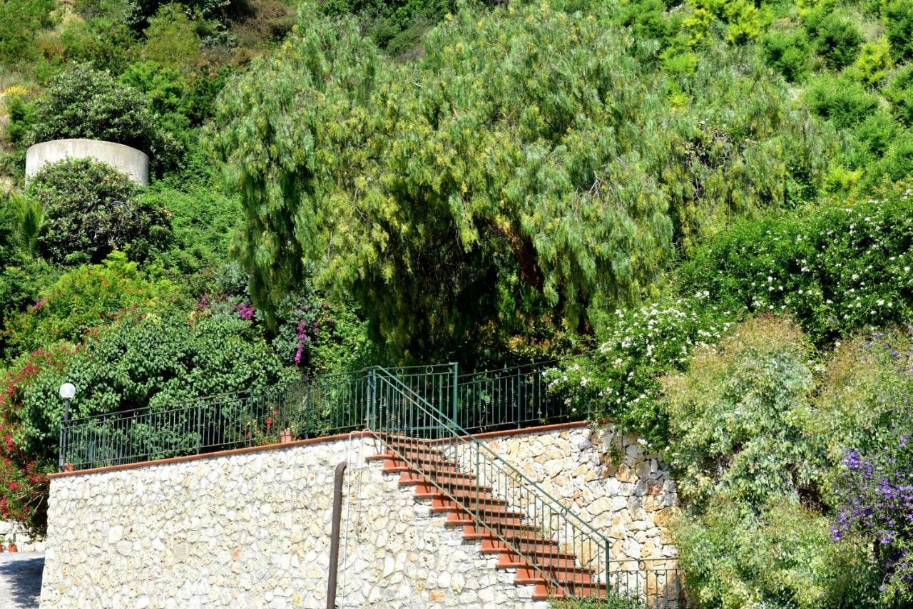 Agriturismo Un Mare Di Fiori Villa Ventimiglia Dış mekan fotoğraf